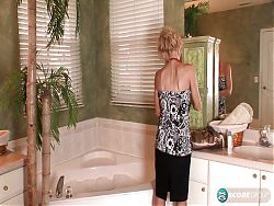 This MILF takes a long, hot bath and toys her perfectly